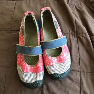 Keen Mary Janes size 9